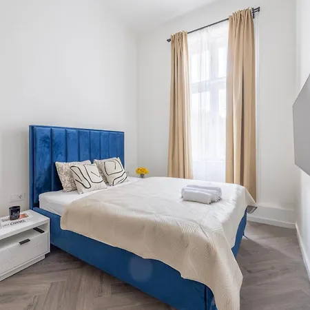 Cozy Downtown 2bedrm W' Peacefull Neighborhood Apartment *