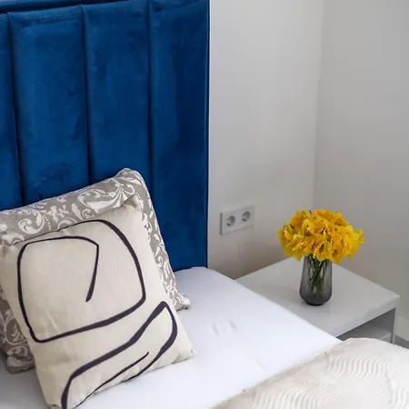 Cozy Downtown 2bedrm W' Peacefull Neighborhood Apartment Budapest