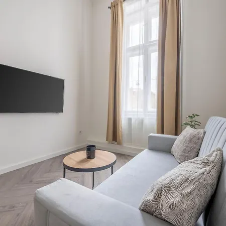 Apartment Cozy Downtown 3bedrm W' Peacefull Neighborhood *