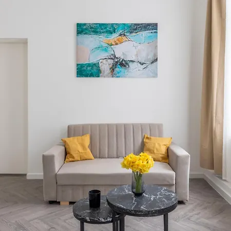 Apartment Cozy Downtown 3bedrm W' Peacefull Neighborhood Budapest